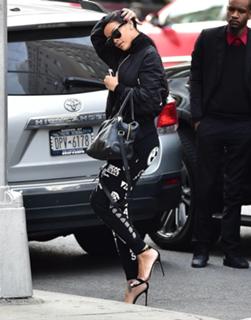Rihanna feet photo thumbnail