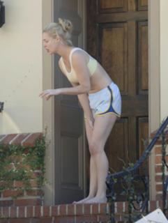 Katherine Heigl feet photo thumbnail