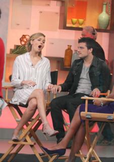 Jennifer Lawrence feet photo thumbnail