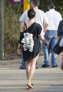 Vanessa Hudgens feet photo thumbnail
