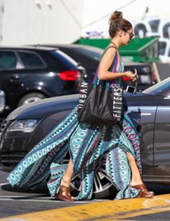 Vanessa Hudgens feet photo thumbnail