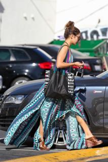 Vanessa Hudgens feet photo thumbnail