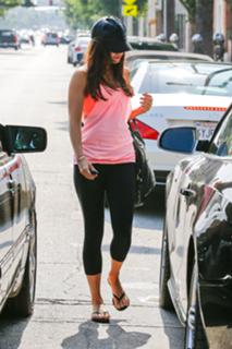 Vanessa Hudgens feet photo thumbnail