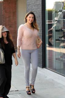 Kelly Brook feet photo thumbnail