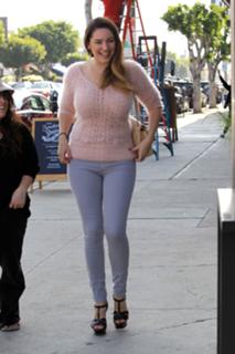 Kelly Brook feet photo thumbnail