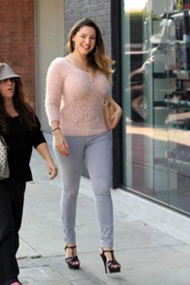 Kelly Brook feet photo thumbnail