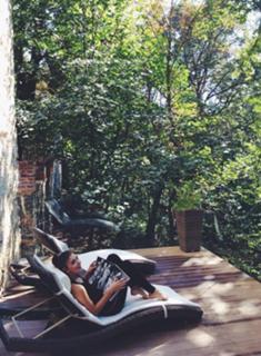 Klaudia Halejcio feet photo thumbnail