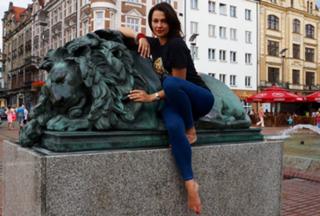 Anna Popek feet photo thumbnail