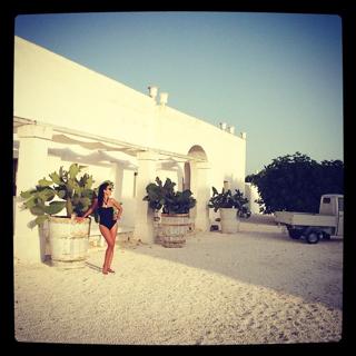 Caterina Balivo feet photo thumbnail