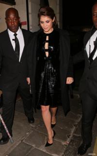 Gemma Arterton feet photo thumbnail