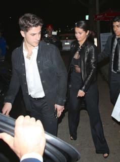 Selena Gomez feet photo thumbnail