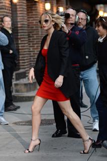 Jennifer Lawrence feet photo thumbnail