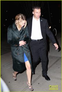 Jennifer Lawrence feet photo thumbnail