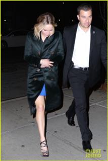Jennifer Lawrence feet photo thumbnail