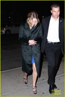 Jennifer Lawrence feet photo thumbnail