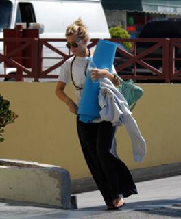Ashley Olsen feet photo thumbnail