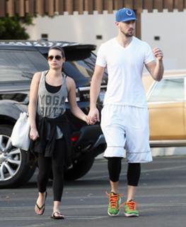 Lea Michele feet photo thumbnail