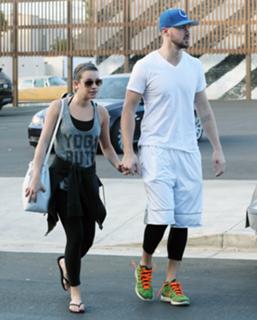 Lea Michele feet photo thumbnail