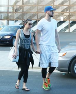 Lea Michele feet photo thumbnail