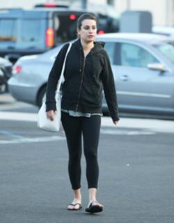 Lea Michele feet photo thumbnail