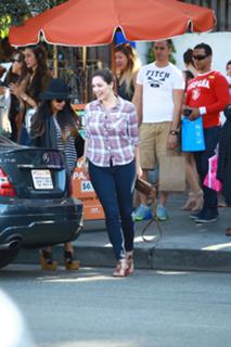 Kelly Brook feet photo thumbnail