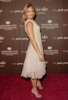 Elisabeth Röhm feet photo thumbnail