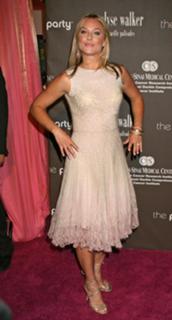 Elisabeth Röhm feet photo thumbnail