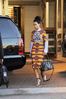 Rihanna feet photo thumbnail