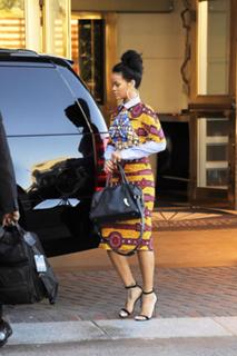 Rihanna feet photo thumbnail