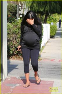 Zoe Saldana feet photo thumbnail