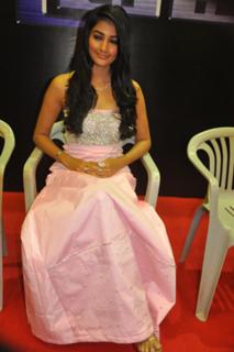 Pooja Hegde feet photo thumbnail