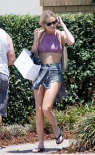 Laura Whitmore feet photo thumbnail