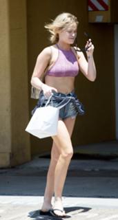 Laura Whitmore feet photo thumbnail