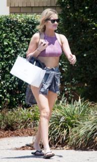 Laura Whitmore feet photo thumbnail