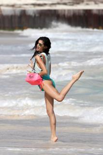 Sara Sampaio feet photo thumbnail