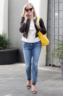 Reese Witherspoon feet photo thumbnail