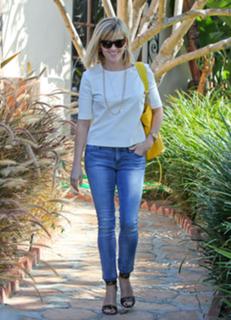 Reese Witherspoon feet photo thumbnail