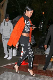 Rihanna feet photo thumbnail
