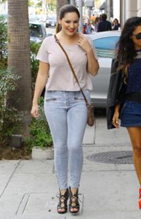 Kelly Brook feet photo thumbnail