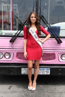 Olivia Culpo feet photo thumbnail