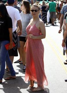 Alyssa Milano feet photo thumbnail