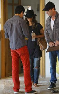 Halle Berry feet photo thumbnail