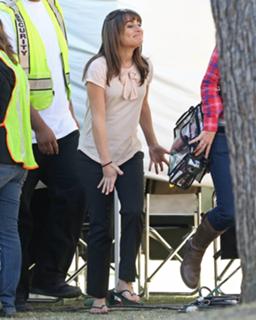Lea Michele feet photo thumbnail
