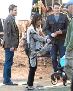 Lea Michele feet photo thumbnail