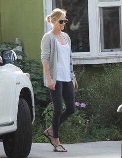 Charlize Theron feet photo thumbnail