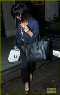 Vanessa Hudgens feet photo thumbnail