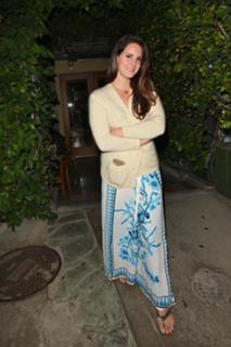 Lana Del Rey feet photo thumbnail
