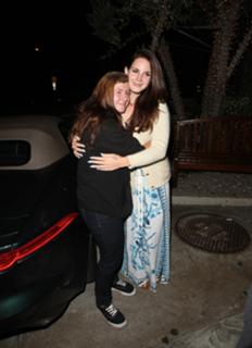 Lana Del Rey feet photo thumbnail