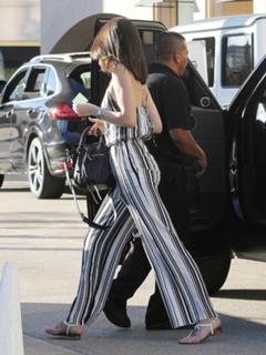 Kendall Jenner feet photo thumbnail