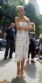 Paris Hilton feet photo thumbnail